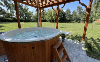 Dézsafürdő/jacuzzi